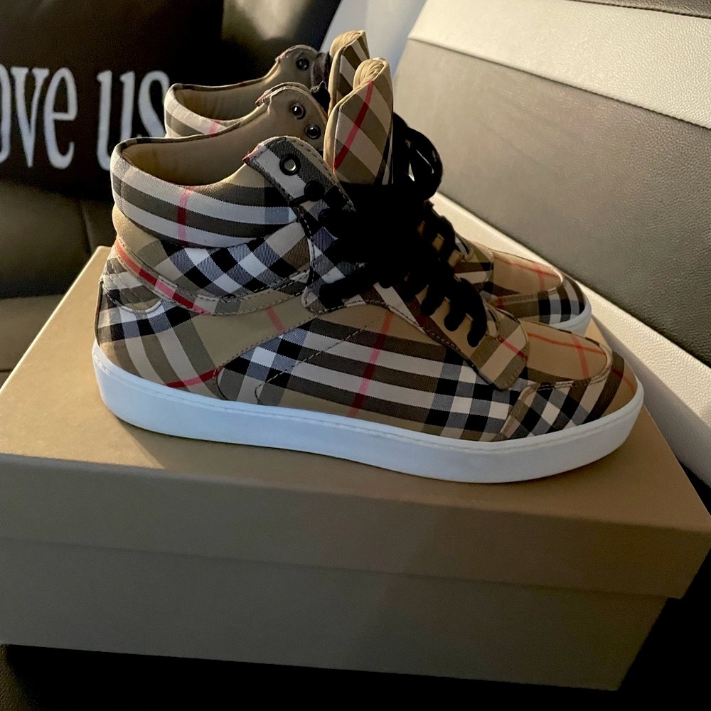 Burberry High Top Sneakers comes with the Original Box & Bag